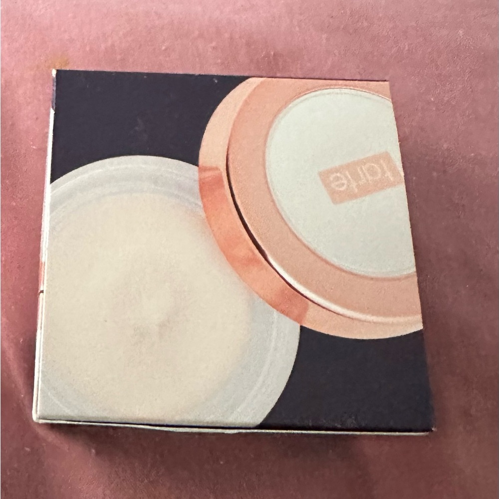 Tarte Setting Powder in Cream and Gold